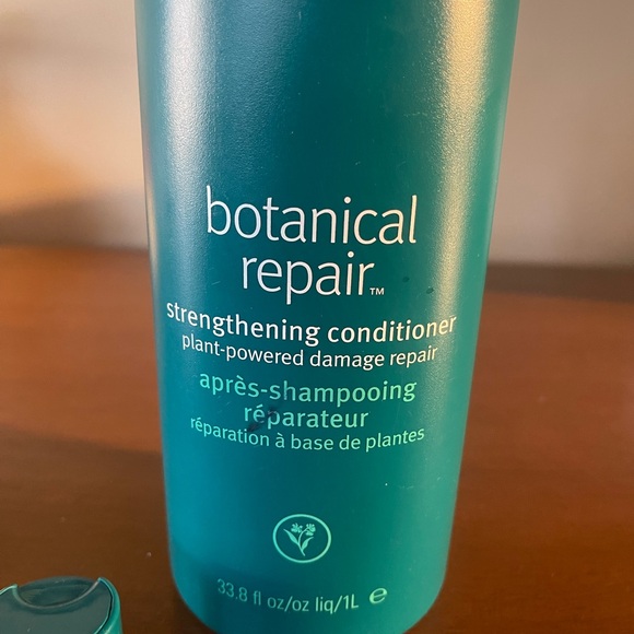 Aveda BOTANICAL REPAIR™ STRENGTHENING CONDITIONER - 1 liter - Picture 3 of 7